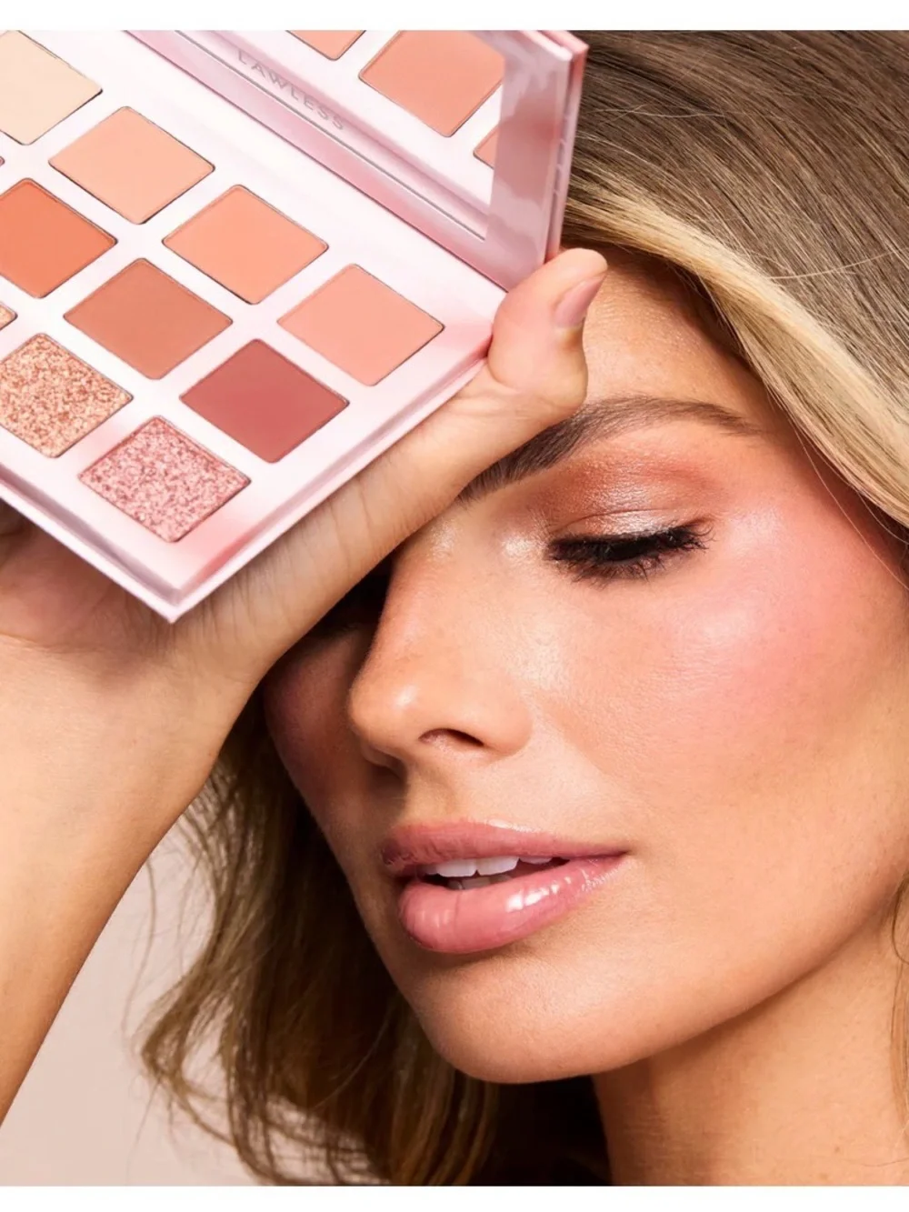 LAWLESS The Dreamy Daisy Neutral Eyeshadow Palette - Brand New
